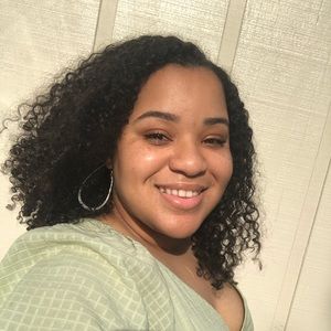 Meet your Posher, Destinee